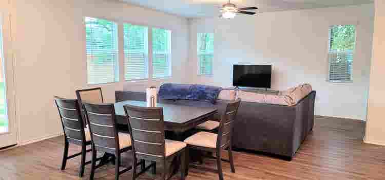 Large Room with Walk-in Closet