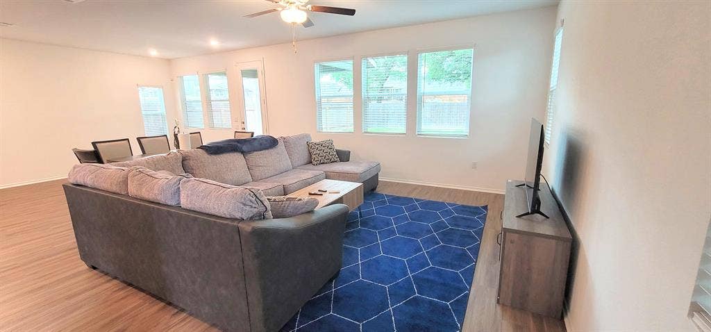 Large Room with Walk-in Closet