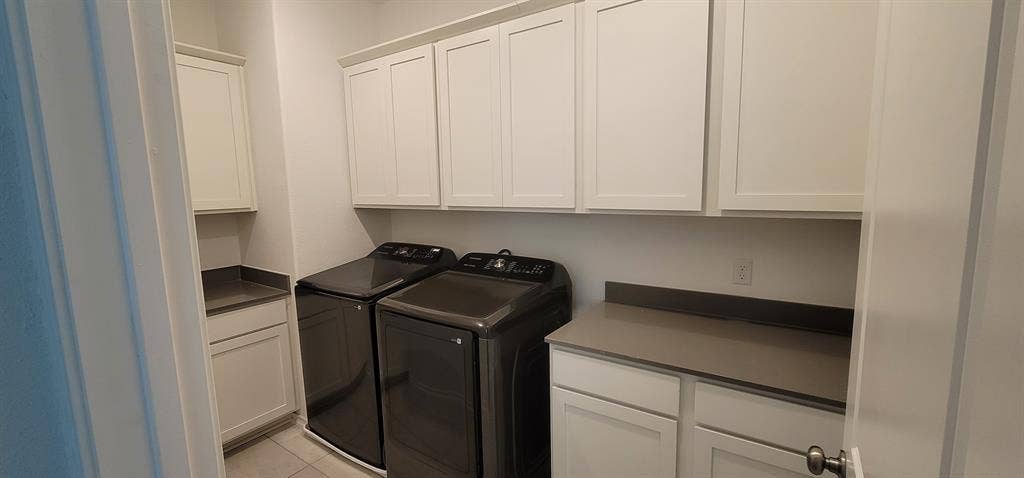 Large Room with Walk-in Closet