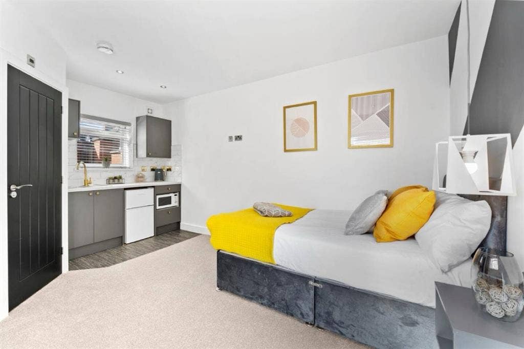 Immaculate Studio Apartment in PE3