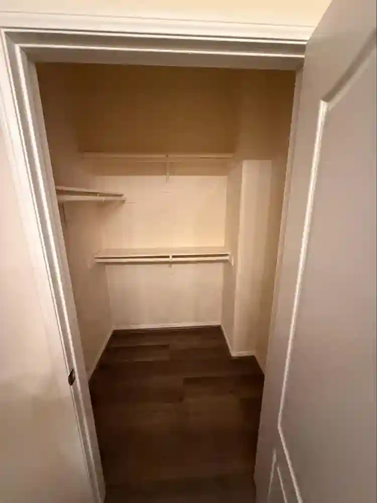 One room available (parking space)