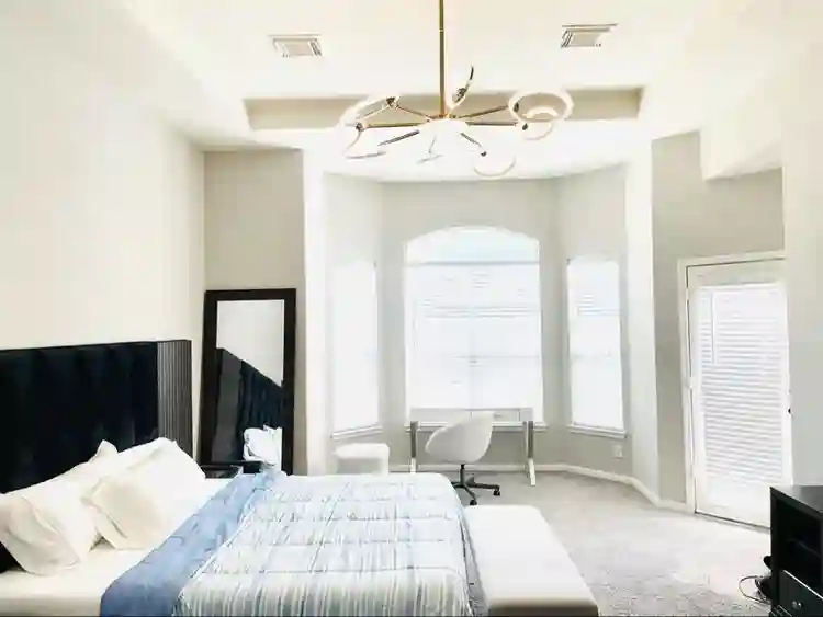 4 rooms available in spring Texas