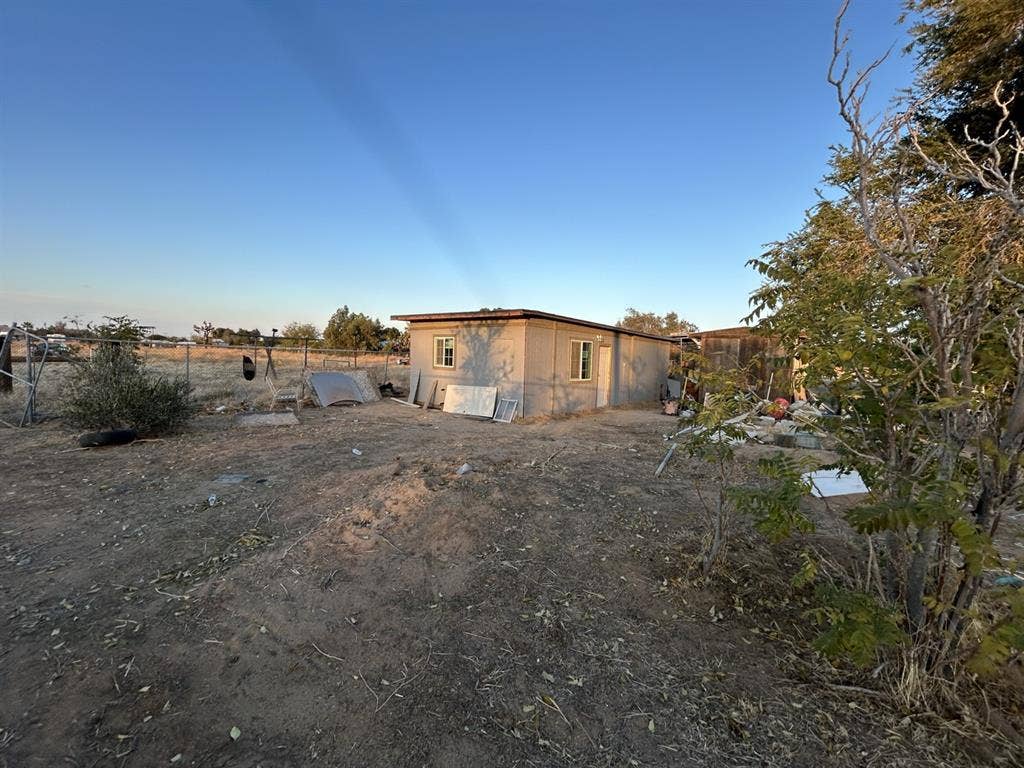 Two bed rooms house and 1
 bathroom