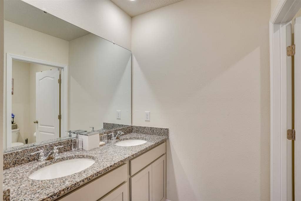 Beautiful Room & Utilities