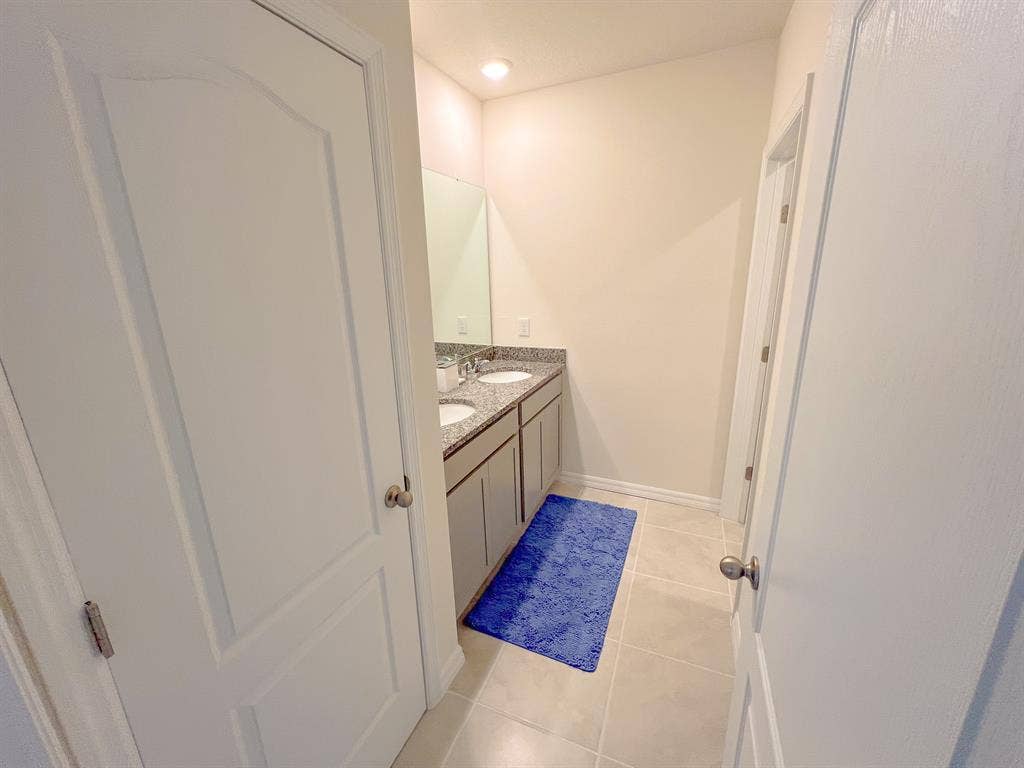 Beautiful Room & Utilities