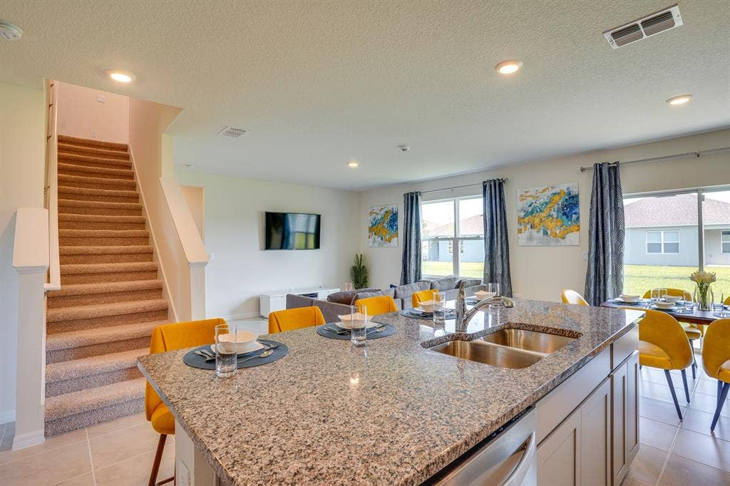 Beautiful Room & Utilities