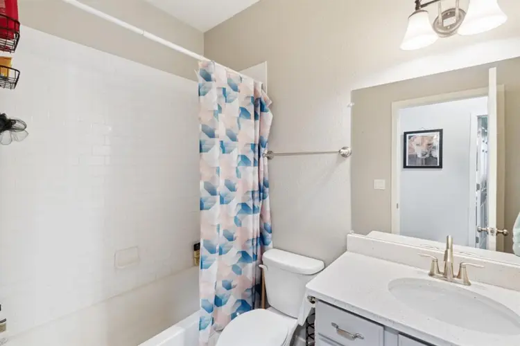 Looking for Roomie in Denver!