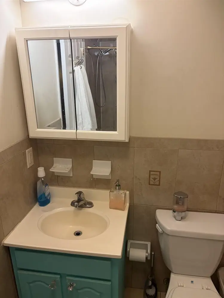 Roommate needed in newarkNewark