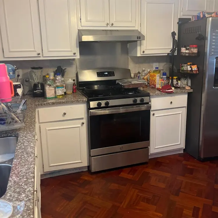 Room For Rent In Cozy Home!