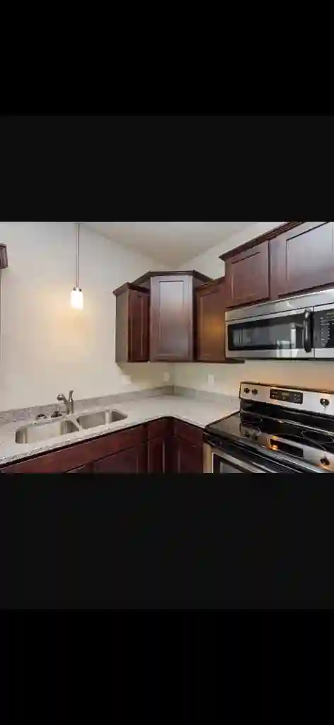 Looking to sublease!!!!!