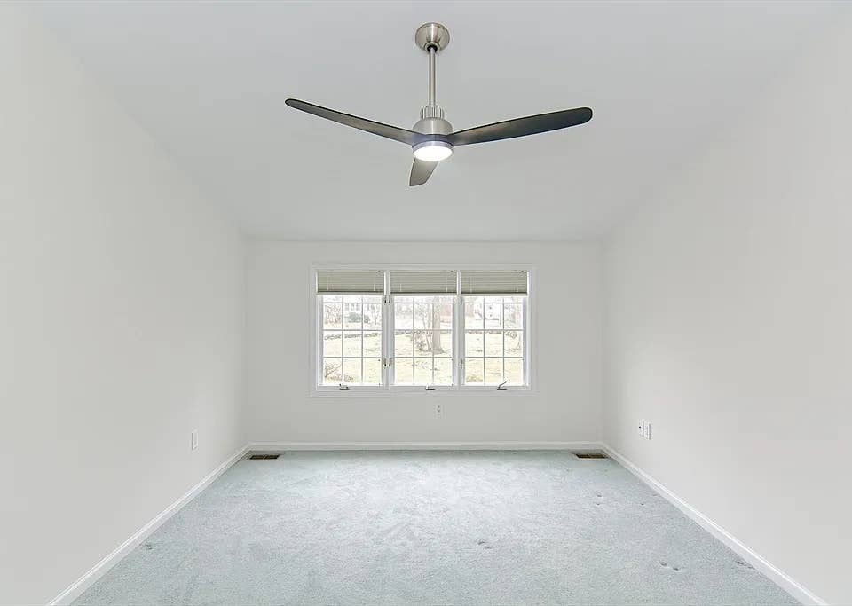 Spacious room for a Roommate