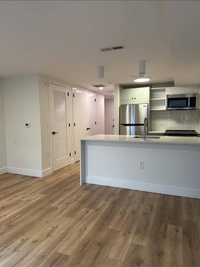 LeaseTransfer one bed