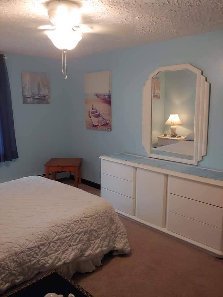 BEAUTIFUL HOME IN THE WOODS