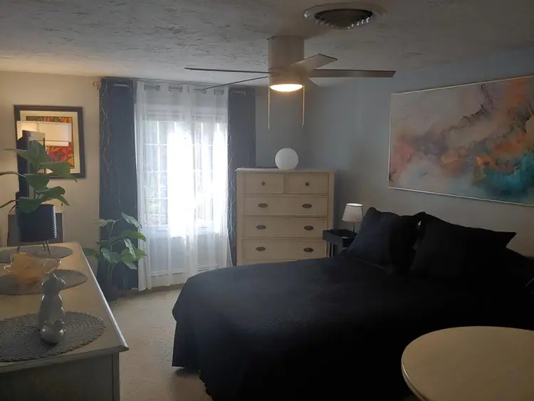 BEAUTIFUL HOME IN THE WOODS