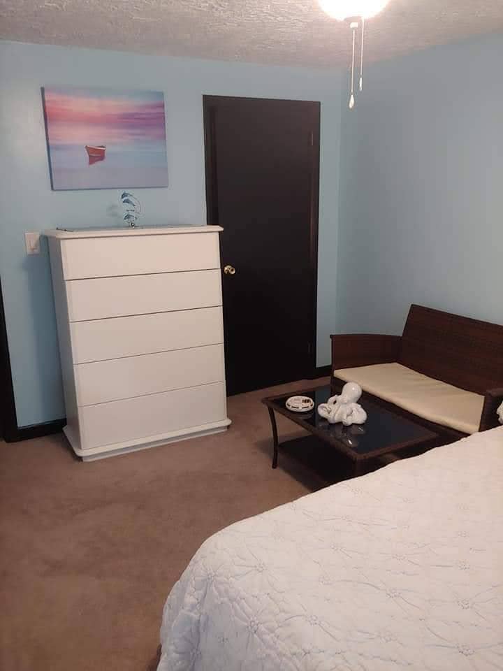 BEAUTIFUL HOME IN THE WOODS