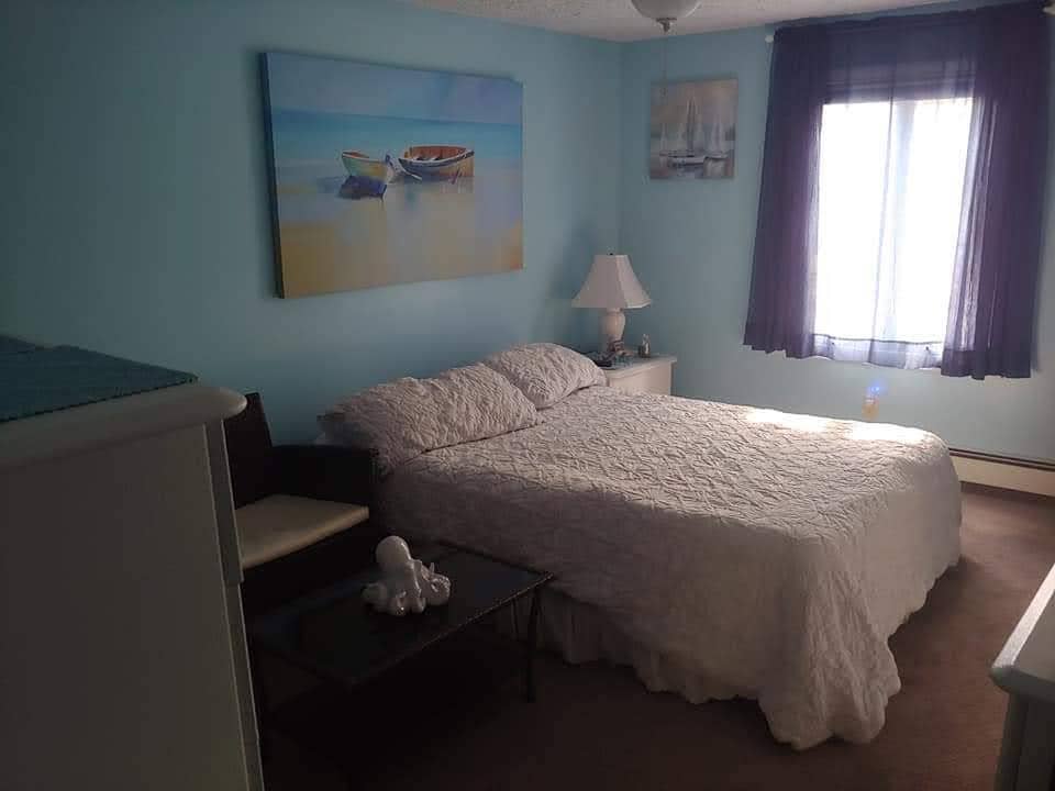 BEAUTIFUL HOME IN THE WOODS