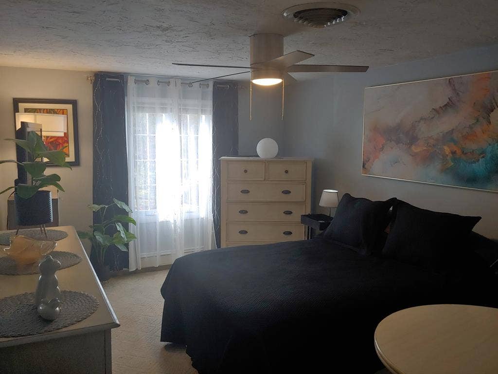 BEAUTIFUL HOME IN THE WOODS