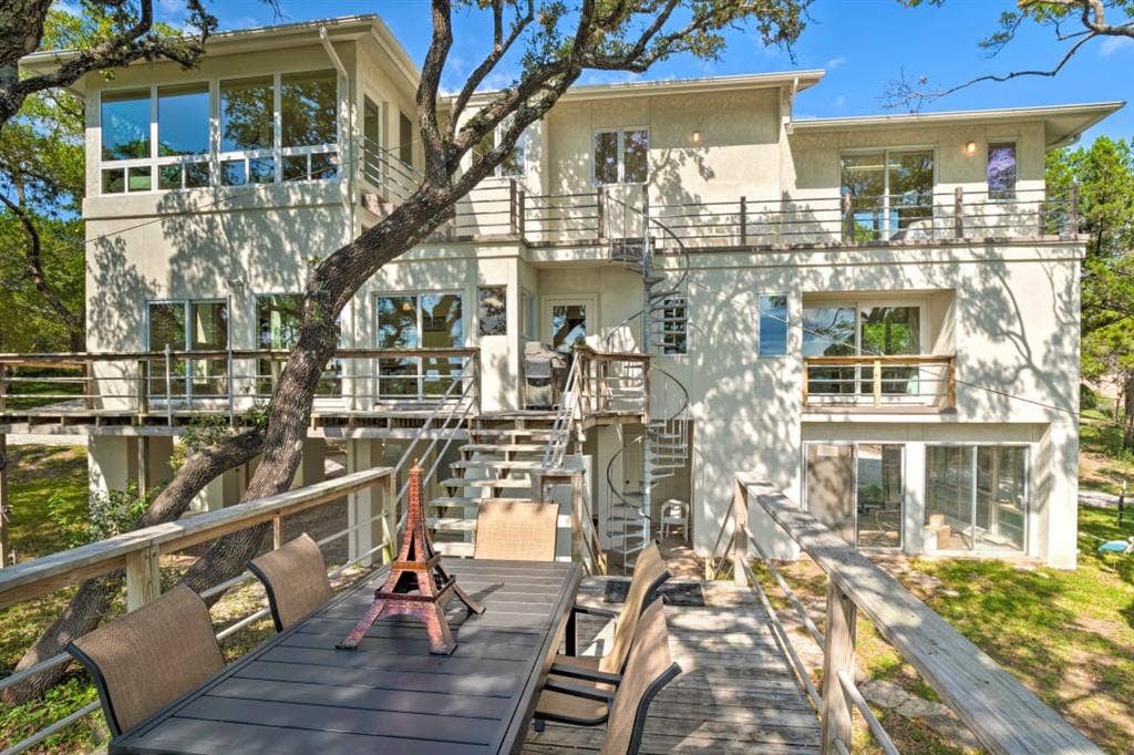 EpicLakehouse (thirty min to dwntn)