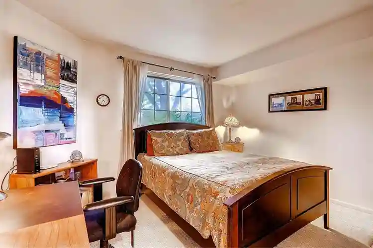 Prime Location/Private Bed/Bathh