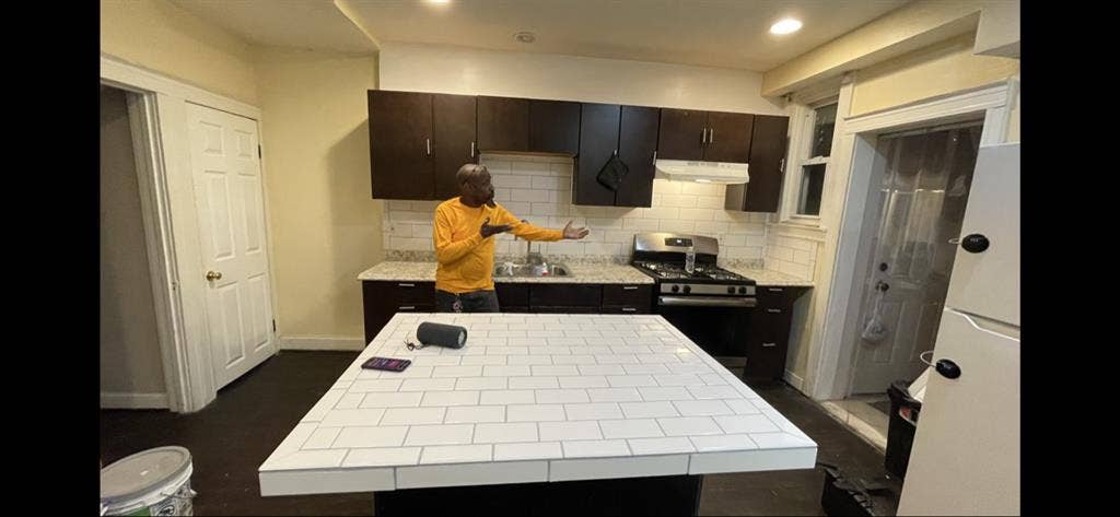 $ Very Small Room BelAir-Edison