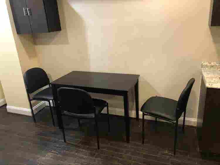 $ Very Small Room BelAir-Edison