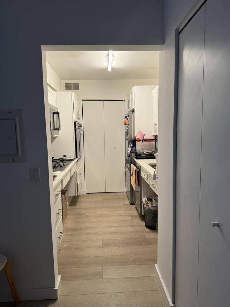 Looking for a female roommate