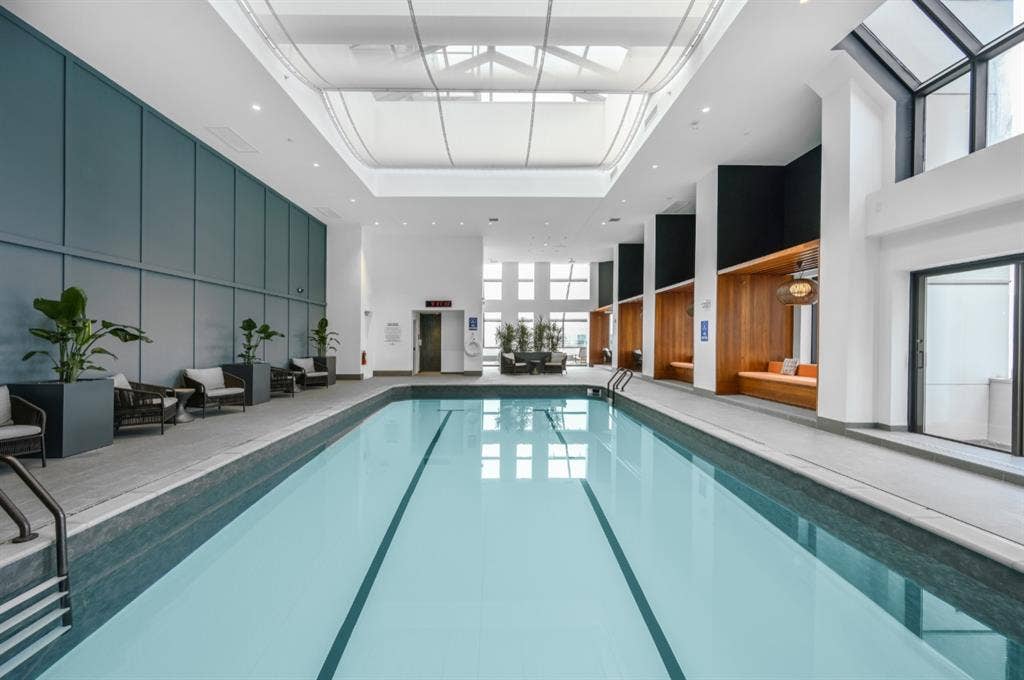 Looking for a female roommate