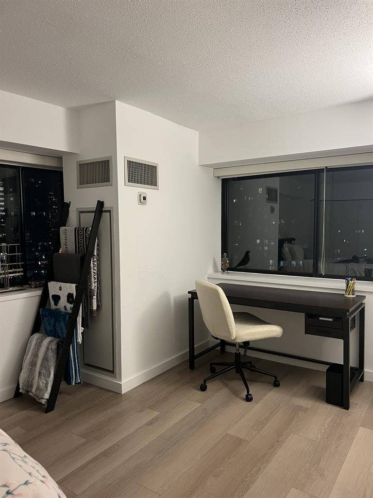 Looking for a female roommate