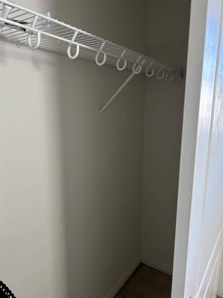 Room and private bath near fwy!