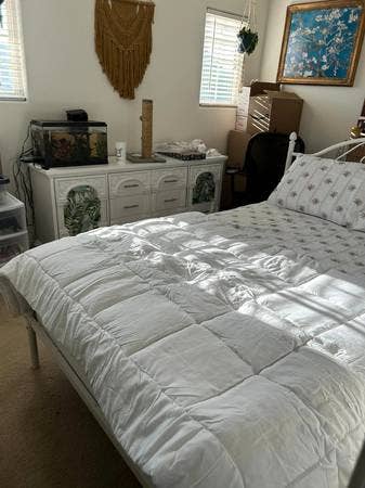 Room and private bath near fwy!