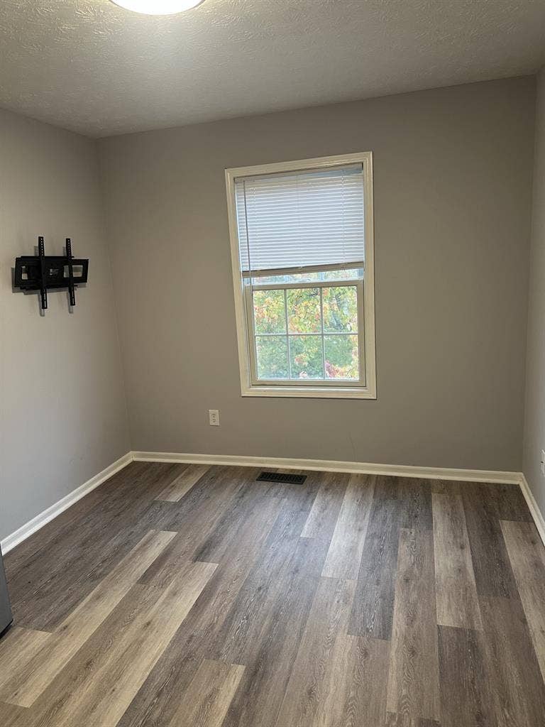 $/month room, utilities included