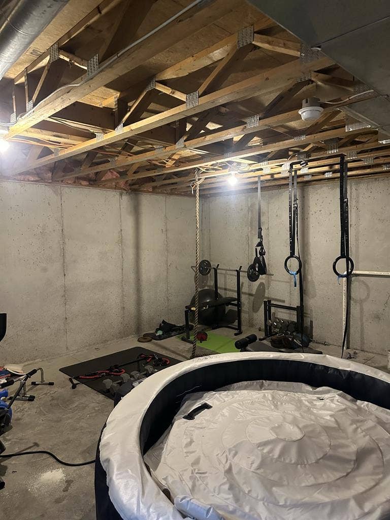 $/month room, utilities included