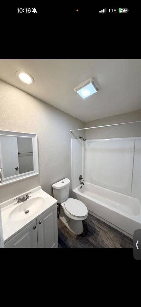 Looking for roommate