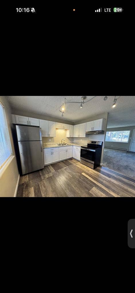 Looking for roommate