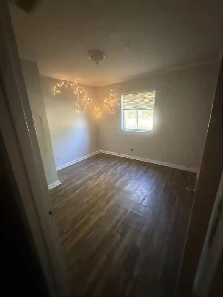 Lookin for a roommate!!