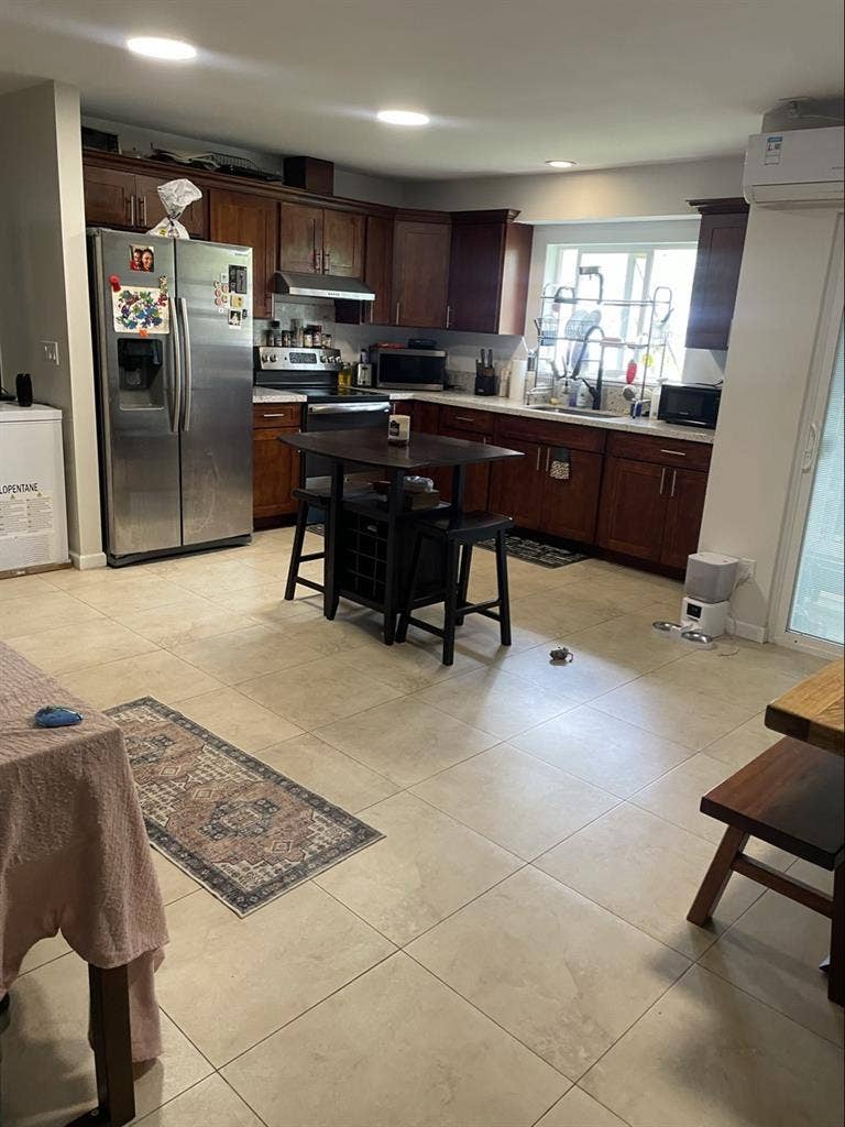 Centrally located furnished room