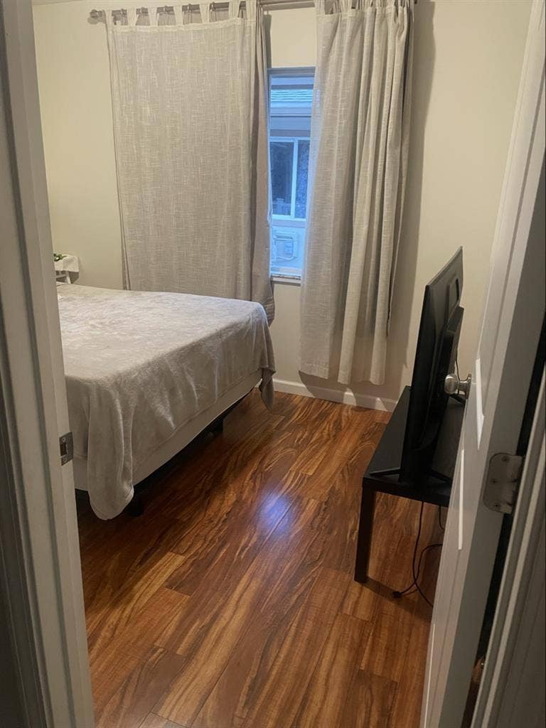 Centrally located furnished room