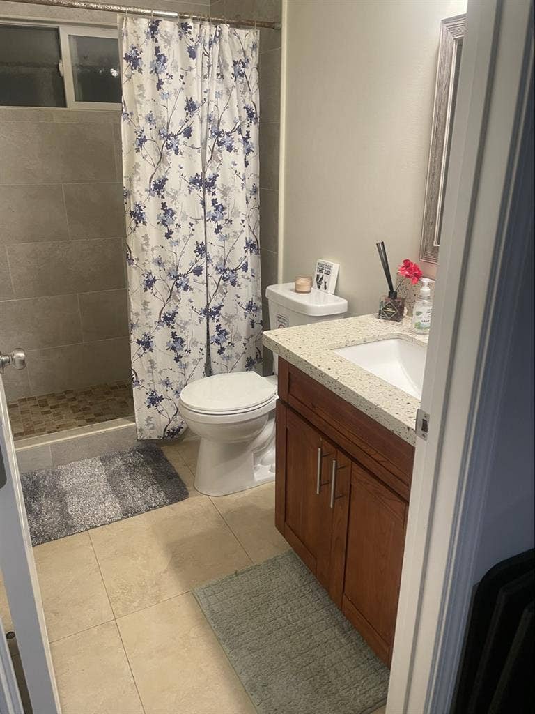 Centrally located furnished room