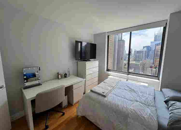 ✨Spacious and Sunny Room - Midtown✨