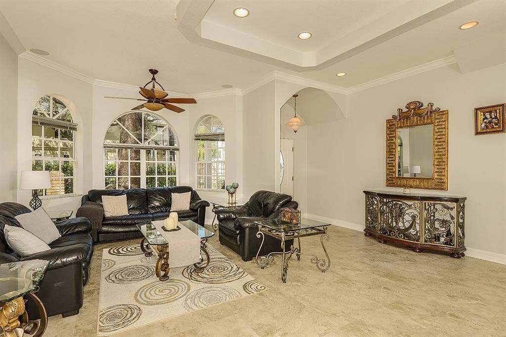 Master bedroom for rent