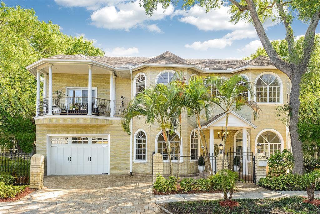 Master bedroom for rent