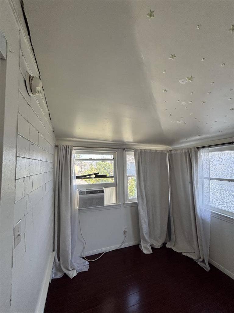 Looking for  people for room!