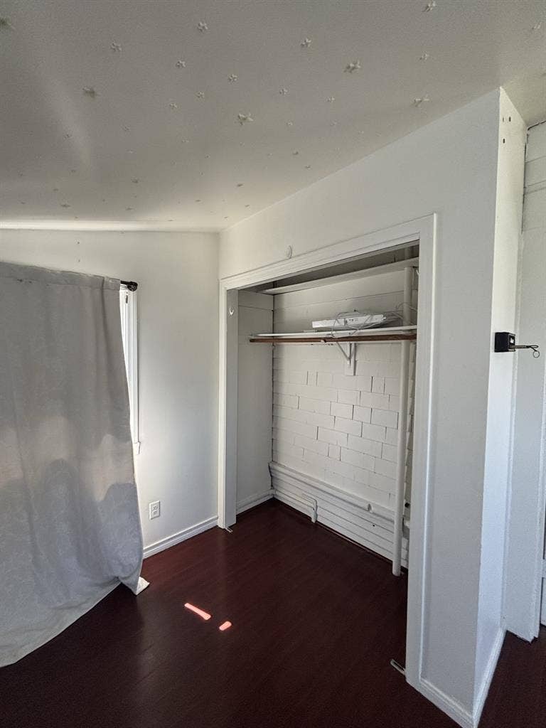 Looking for  people for room!