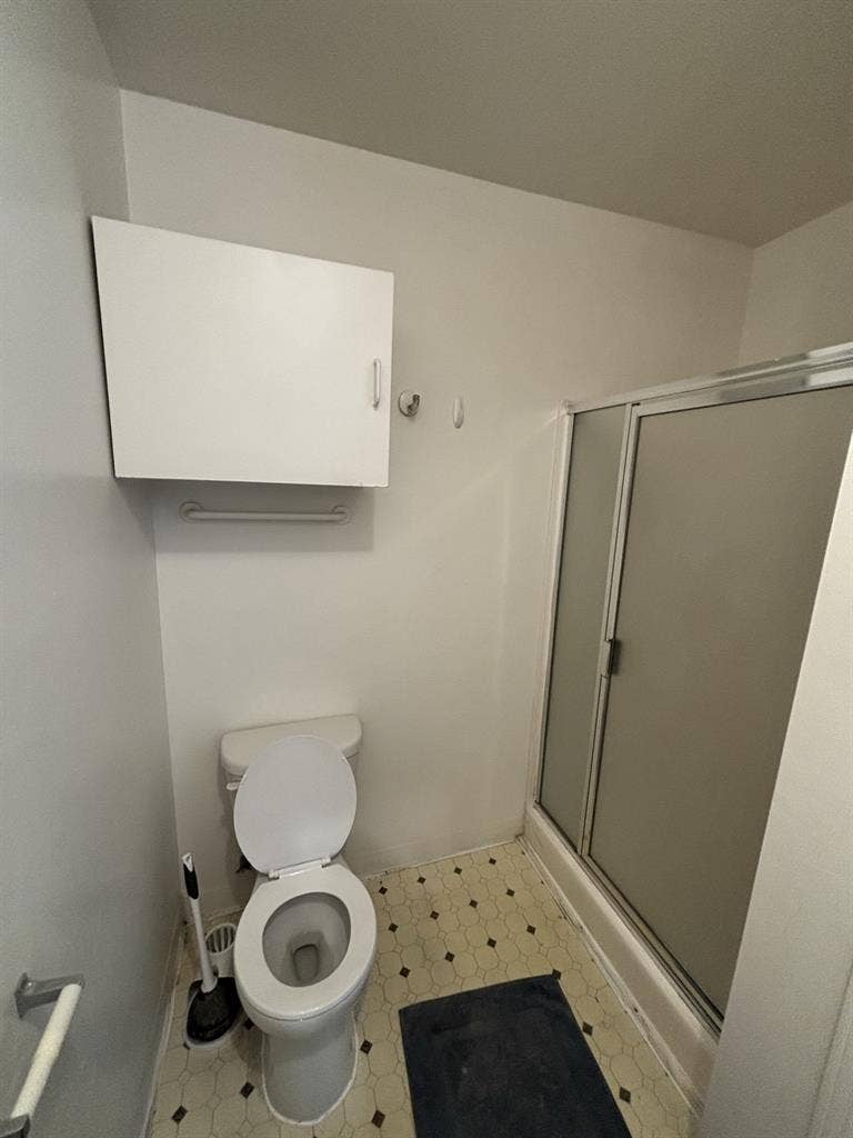 Looking for  people for room!