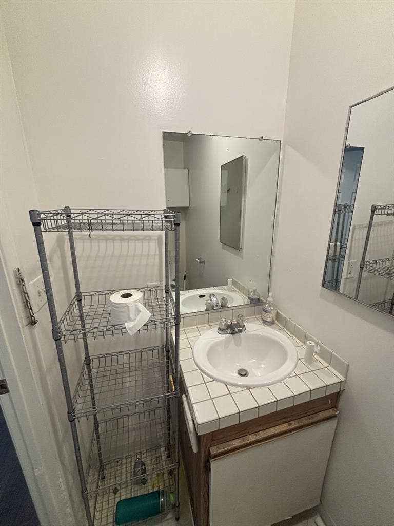 Looking for  people for room!