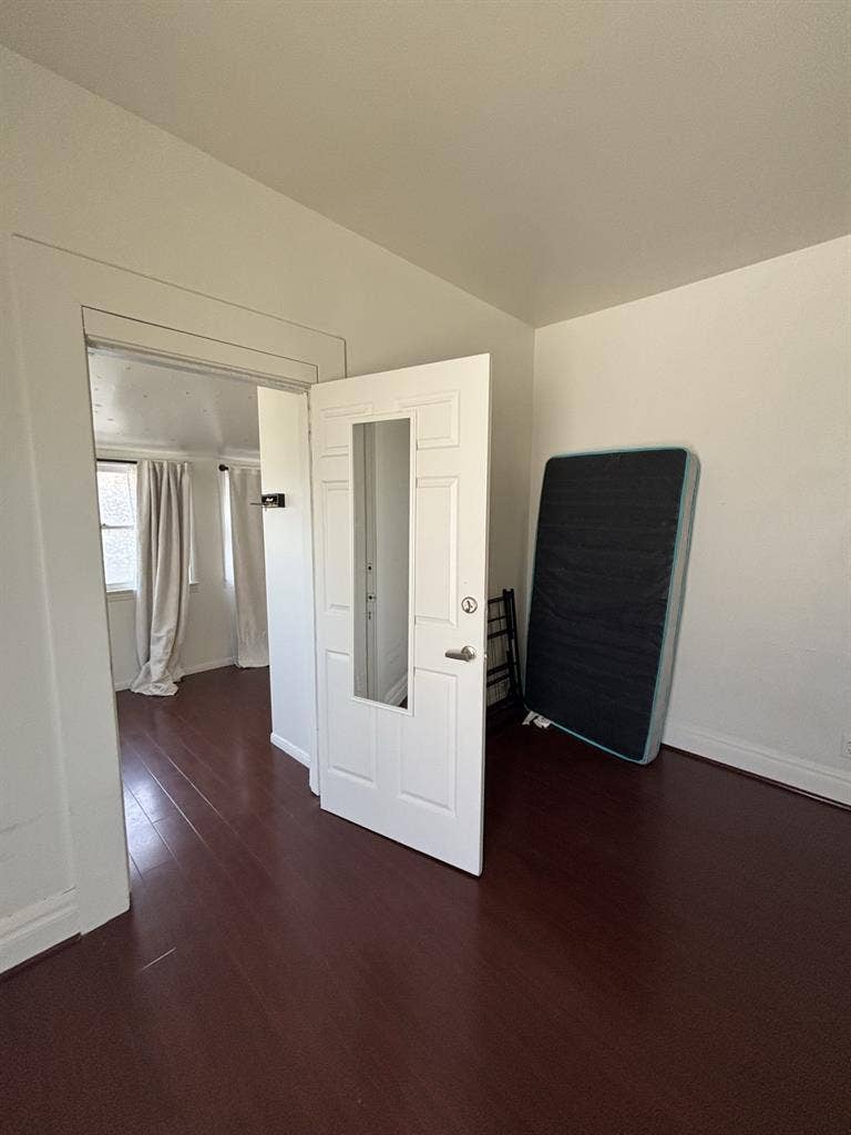 Looking for  people for room!