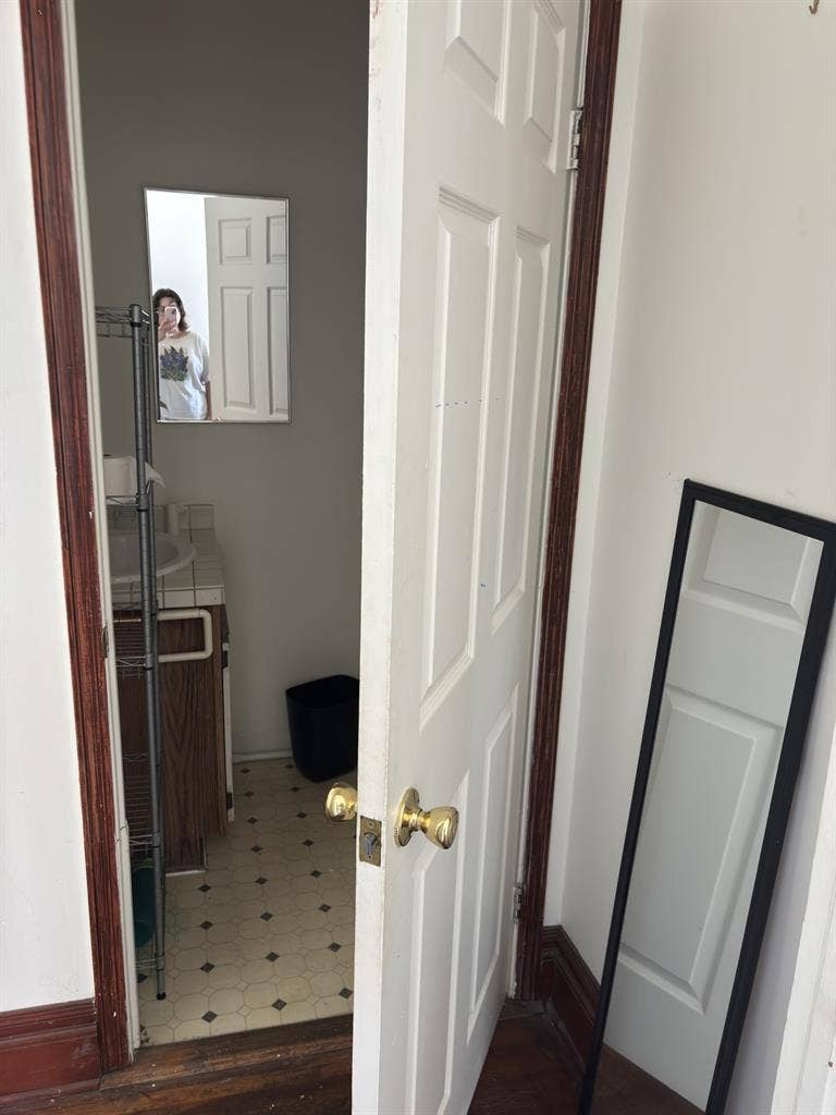 Looking for  people for room!