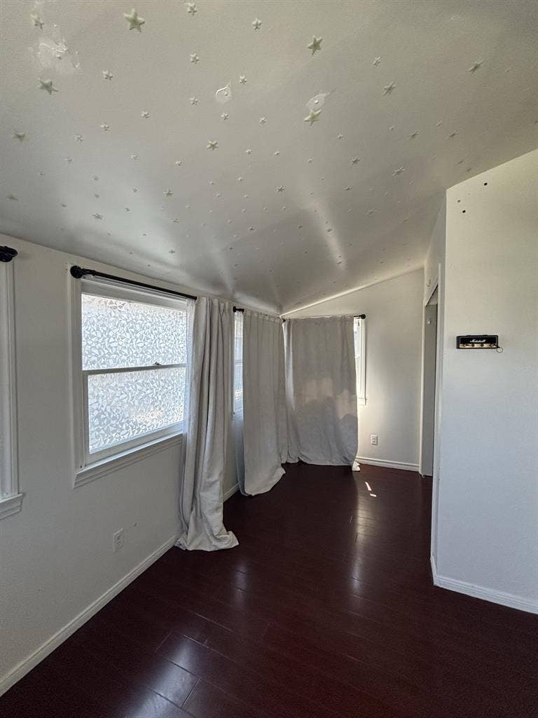 Looking for  people for room!