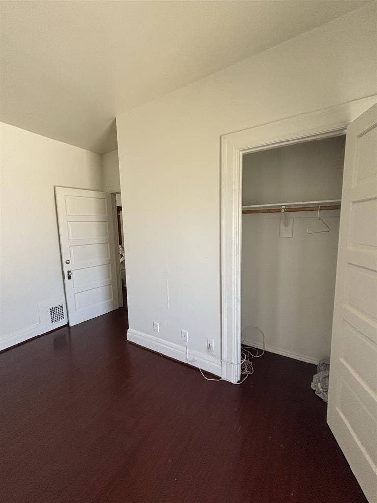 Looking for  people for room!