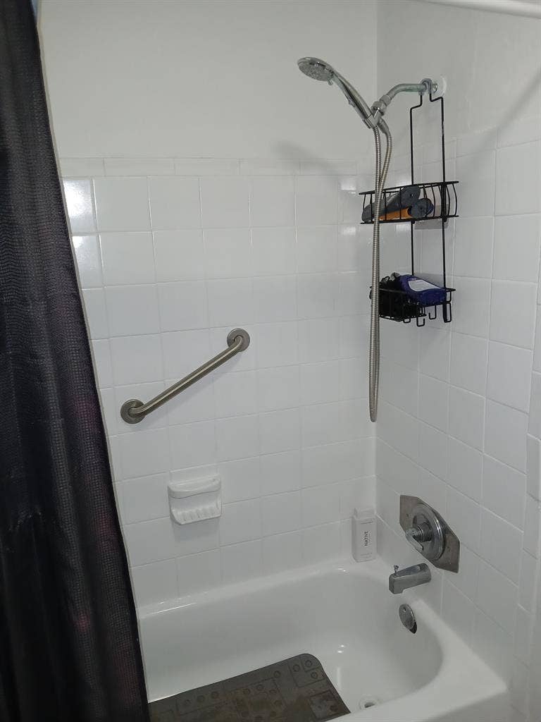 Single room Available February 1st